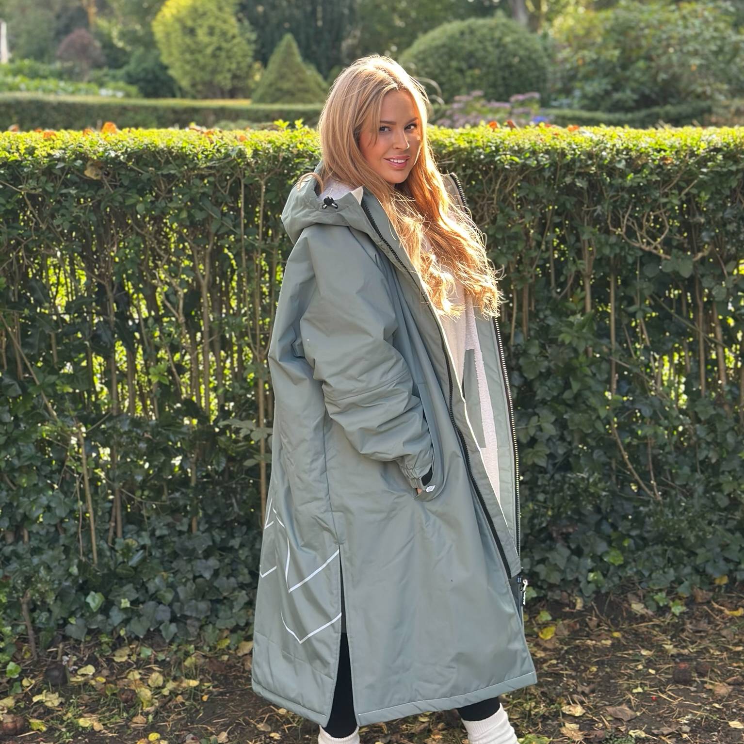 Fleece-Lined Hot Tub Changing Robe | Waterproof & Windproof | Unisex - Image 2